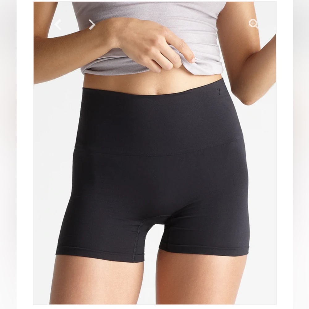 Yummie Shapewear - black “Seamless Shapewear Short” NWT